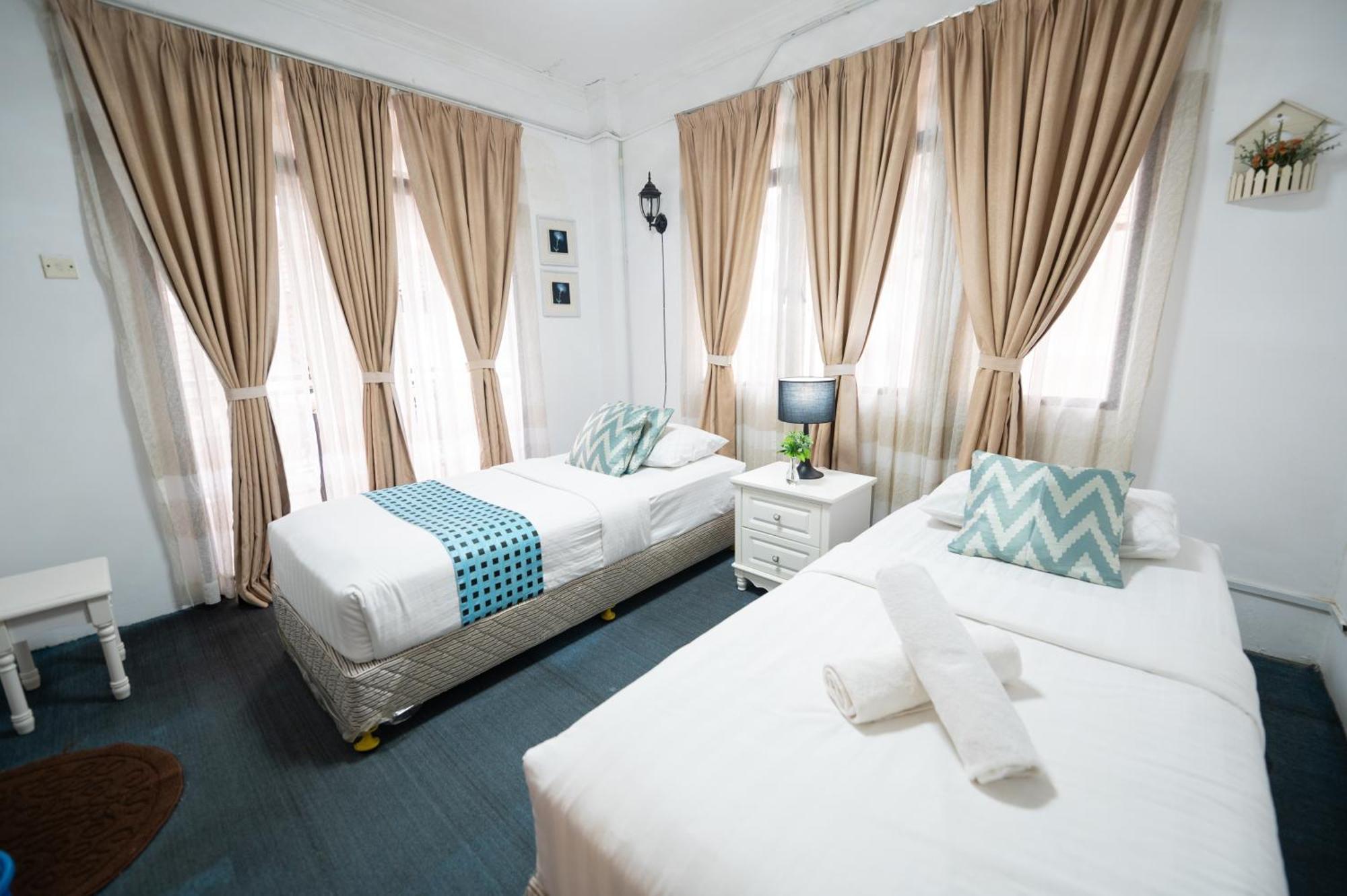 Vitatree Cottage Kuah Room photo